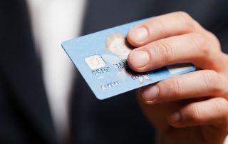 دبیت کارت چیست و نحوه استفاده از آن چگونه است؟