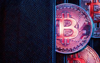 نهنگ‌های بیت کوین در حال فروش انبوه دارایی خود هستند