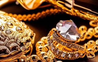 بررسی تأثیر نرخ ارز بر قیمت طلا